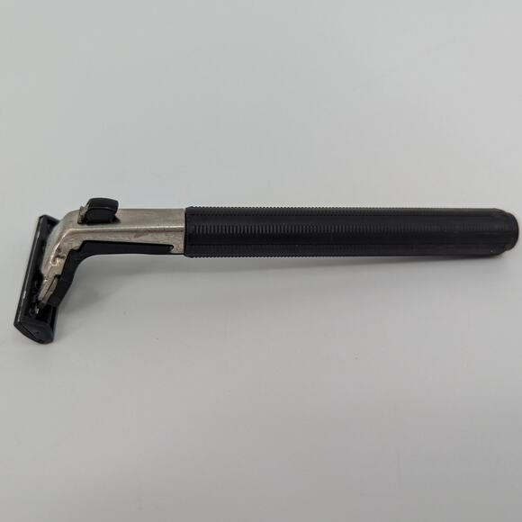 Vintage Gillette Atra Pivoting Twin Blade Razor – Black Handle – Lot of 2 - Picture 2 of 6